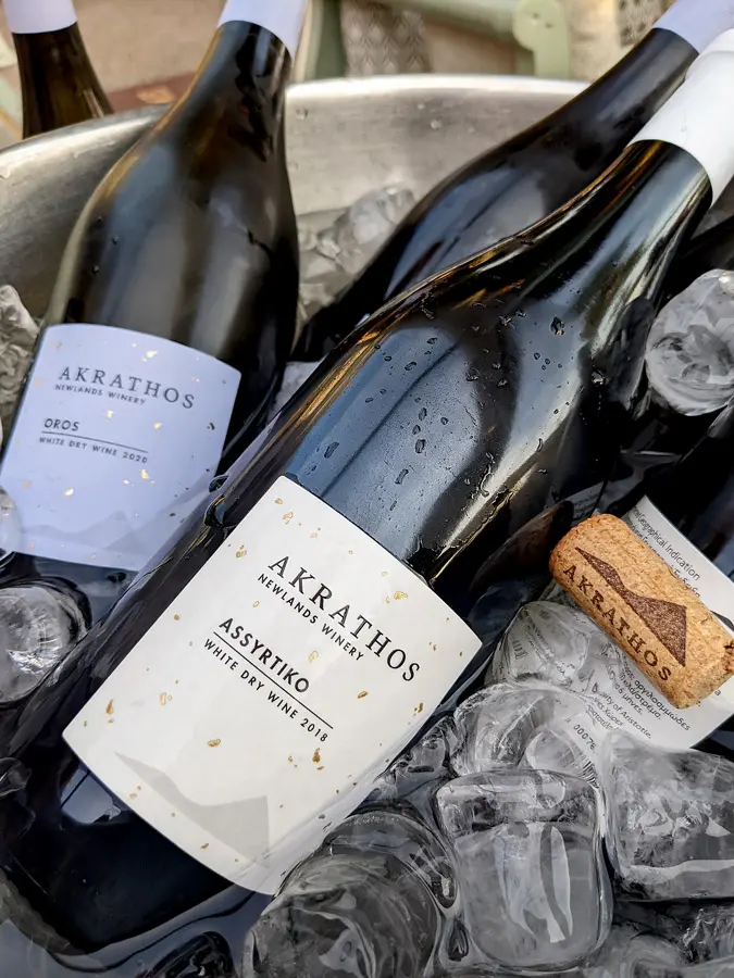 Akrathos Assyrtiko 1 Assyrtiko Beyond Santorini Halkidikis Sharp Edge 01